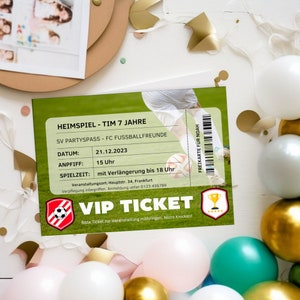 Puede incluir: Un boleto VIP verde y blanco para un partido de f&uacute;tbol. El boleto dice "Heimspiel - Tim 7 Jahre" y "SV Partyspass - FC Fussballfreunde". La fecha es 21.12.2023 y la hora es 15 Uhr. El boleto tambi&eacute;n dice "mit Verlangerung bis 18 Uhr".