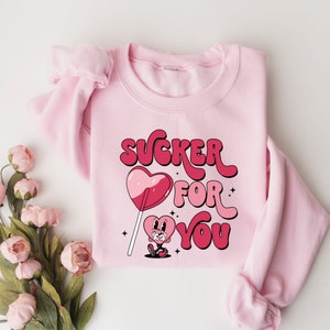 Sucker For You Sweatshirt: Funny Valentine's Day Couple Shirt Bild 3