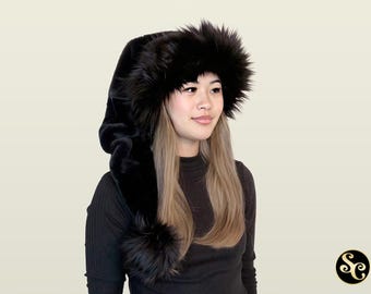 Czapka Mikołaja z pluszu The Coal Couture Onyx Wolf w kolorze czarnym, świąteczna, rozmiary XS–XXL