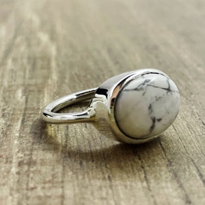 Howlite Ring, 925 Sterling Silver Ring, White Howlite Oval Ring, Statement Ring, White Stone Ring, Women Gift Ring, Gemstone Silver Ring