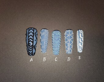 Prensa de azúcar de suéter azul en las uñas **También disponible en variaciones "Dos uñas más cortas" (IYKYK)**