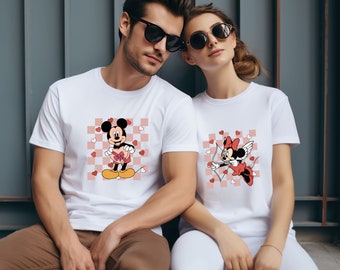 Micky und Minnie verliebte Shirt, Valentinstag Geschenk Shirt, Disney Shirt, LIEBE Disney Paare T-Shirt, Disney Familie passendes T-Shirt