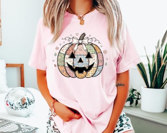 Maglietta patchwork con zucca sorridente di Halloween, maglietta autunnale Tis the Season, maglietta da donna con zucca carina, regalo autunnale con zucca floreale per il Ringraziamento