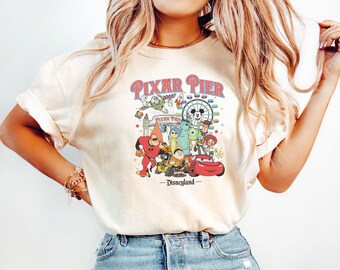 Camiseta vintage con personajes de Disney "Encuéntrame en el muelle de Pixar", camiseta del Disneyland Pixar Fest 2024, camisetas a juego para viajes familiares a Disneyland, camiseta de Disney