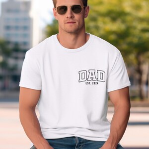 Tshirt papa est 2024, chemise papa personnalisée, papa personnalisé, faire-part de grossesse pour papa, cadeau pour papa, chemise fête des pères, chemise nouveau papa