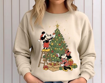 Sudadera retro de Mickey y Minnie bajo el árbol de Navidad, sudadera navideña de Disney Mouse, camiseta navideña de pareja de Disney, camiseta de Disneyland