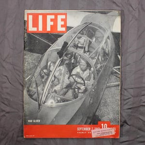 Life Magazine September 7, 1942 War Glider WWII 10 1/2 x 14