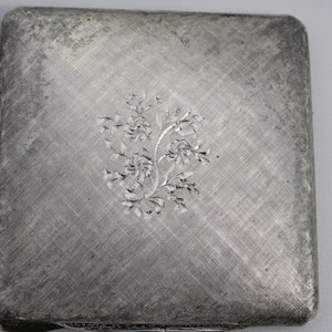 Art Deco Brushed 800 (80%) Silver Compact with Flower Etching Made in Italy - about 2 3/4 x 2 3/4 - Early to mid 1900&#39;s.