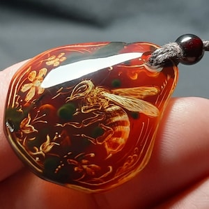 Amber pendant Bee