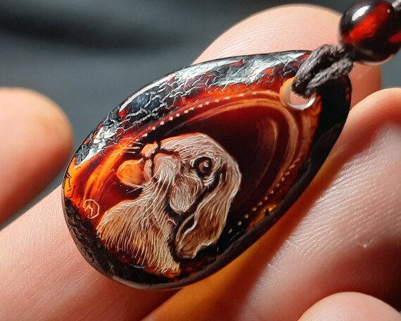 手作りの琥珀インタリオペンダント：ウサギのデザイン - Etsy 日本