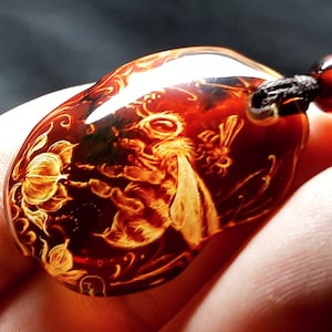 Amber pendant Honey Bee