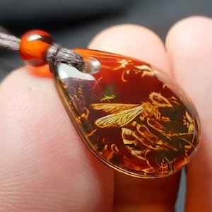 Amber pendant Bee