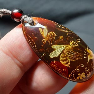 Amber pendant Honey Bee