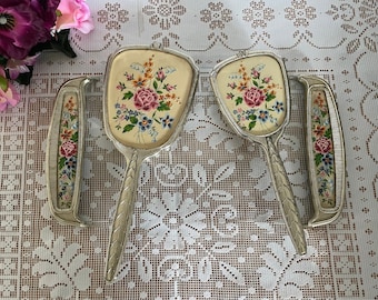 Vintage mascotte van Londen ijdelheid/dressoir lade borstel en spiegel set met bloemmotief