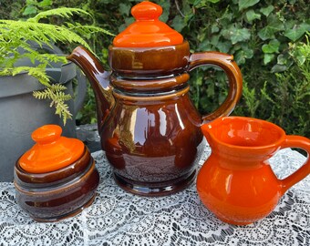 Théière, pot à lait et sucrier en grès marron et orange de Staffel vintage