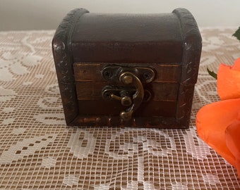 Vintage Rustic Wooden Treasure Chest Style Trinket/Ring Box