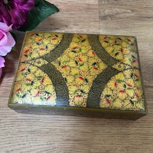 Vintage Paper Mache Kashmiri Jewellery/Keepsake Box - Hand Painted 7”