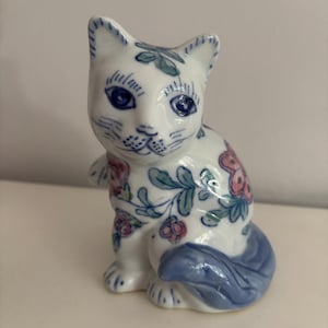 Vintage Chinese Lucky Sitting Cat, Paw Up Ceramic Figurine, Blue Pink & White - Chinoiserie