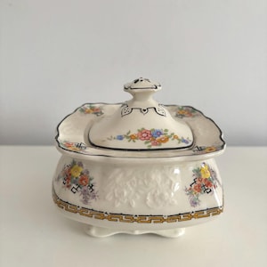 Vintage Myott Son & Co Lidded Sugar Bowl - Ivory With Floral Design - * Tiny Chip Under Lid*