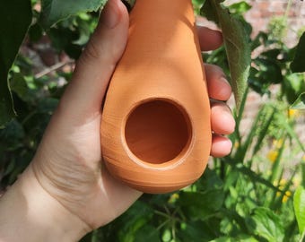 Comedero para pájaros de cerámica hecho a mano | Decoración artesanal para jardín | Regalo para amantes de la naturaleza y las aves | Pieza única para exteriores