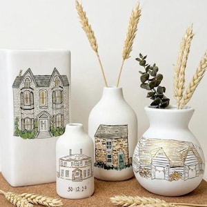 Jarrón personalizado para lugar de boda, jarrón dibujado a mano, jarrón pequeño con ilustración de casa, regalo de boda personalizado, jarrón pintado a mano para inauguración de casa