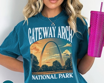 Gateway Arch National Park Shirt St Louis Shirt Saint Louis Missouri Shirt Midwest Crewneck Missouri Trip Tee Travel Lover Missouri Gift