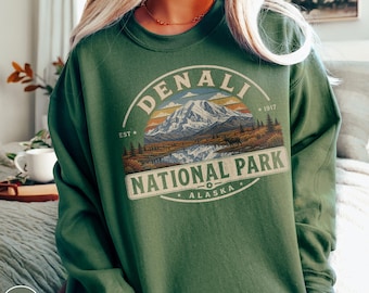 Denali National Park Sweatshirt Alaska Travel Gift Mountain Adventure Hiking Souvenir Wilderness Landscape Outdoor Explorer Vintage Crewneck