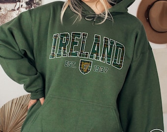 Ireland Hoodie Lucky Irish Sweater Ireland Traveler Sweatshirt St Patrick&#39;s Day Gift for Irish Lovers Dublin Vacation Shirt Irish Trip Gift