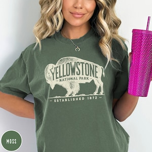 Yellowstone Shirt Buffalo Shirt Yellowstone National Park Shirt Wyoming Montana Vintage Tee Western Shirt Cowboy Cowgirl Shirt Wild West Tee