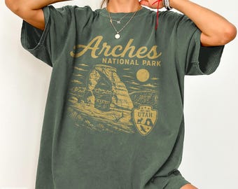 Arches National Park Vintage Sketch Shirt Gift for Utah Travelers Retro Mighty Five Desert Rock Souvenir Tee Nature Hiking Camping T-shirt