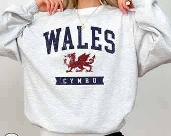 Wales Cymru Varsity Sweatshirt Vintage Welsh Red Dragon Sweater Retro UK Crewneck British Heritage Gift United Kingdom Travel Souvenir Tee