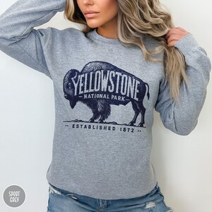 Yellowstone National Park Sweatshirt Buffalo Sweatshirt Vintage National Parks Sweater Wyoming Montana Shirt Western Cowboy Cowgirl Crewneck