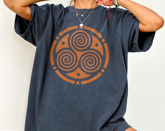 Celtic Triskele Shirt Irish Spiral Symbol Tee Ireland Travel Gift Heritage Souvenir Knotwork Retro Adventure Samhain Folklore Lovers T-Shirt