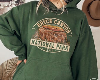 Bryce Canyon National Park Hoodie Utah Traveler Gift Hoodoos Hiking Adventure Vacation Souvenir Red Rock Landscape Desert Vintage Pullover