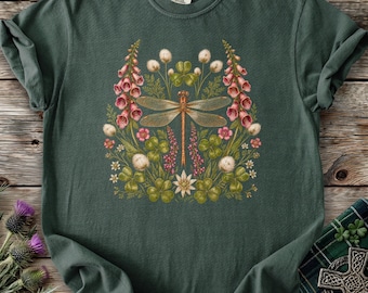 Shamrock Dragonfly Shirt Clover Flower Irish Wildflower Tee Ireland Travel Gift Botanical Nature Adventure Souvenir Vintage Heritage T-Shirt