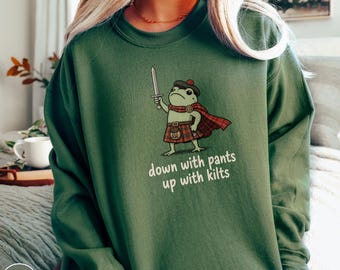 Funny Scottish Frog Sweatshirt Tartan Kilts Heritage Pride Gift Scotland Traveler Vintage Crewneck Highland Animal Humor Adventure Pullover
