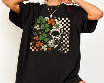 Irish Shamrock Lucky Skull Shirt Gift for Travelers Ireland Lovers Souvenir St Patricks Day Clover Retro Gothic Tee Floral Skeleton T-Shirt