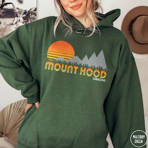 Mount Hood Oregon Hoodie Retro Oregon Traveler Sweater Pacific Northwest Shirt Outdoor Adventurer Gift PNW Mountain Hiking Ski Sweatshirt