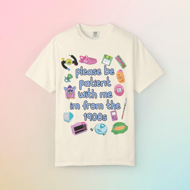 1900年代から来たコンフォートカラーTシャツ、面白いY2K 90年代ノスタルジア、ミレニアル世代の美的センスが光る彼女へのギフト、レトロヴィンテージ30代誕生日プレゼント、1990年代キッズ 画像 7