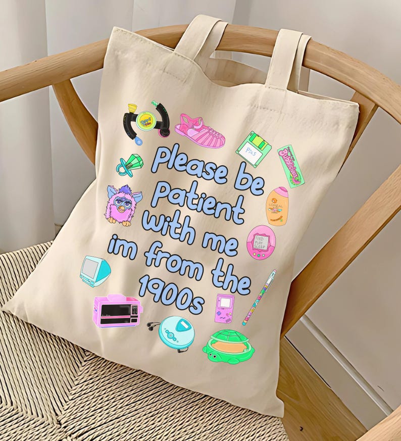 Bolsa de mano "Soy de los años 1900", divertida bolsa nostálgica de los años 2000, bolsa con memes de la generación del milenio, regalo estético para ella, cumpleaños retro vintage de los años 30, niño de los años 90 imagen 6