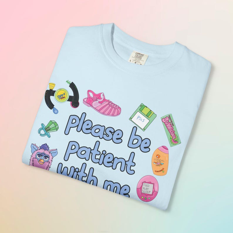 1900年代から来たコンフォートカラーTシャツ、面白いY2K 90年代ノスタルジア、ミレニアル世代の美的センスが光る彼女へのギフト、レトロヴィンテージ30代誕生日プレゼント、1990年代キッズ 画像 2