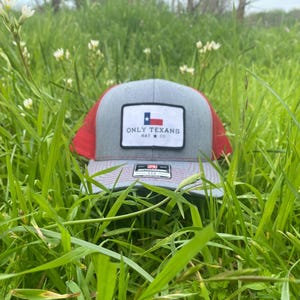 Only Texans Hat Co. Richardson 112 Trucker Hat Heather Gray/Red, Texas Pride Cap for Dad, Men&#39;s Snapback Adjustable Texas Flag Trucker Hat