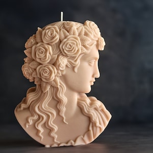 Aesthetic candles | best gifts for her | homemade unique Interior Design | decor cute candles | bookshelf decor | soy beeswax candle