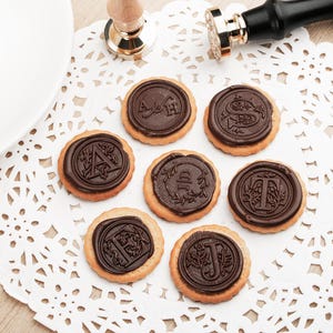 Aangepaste lakzegelstempel: gepersonaliseerde chocolade- en trouwbedankjes