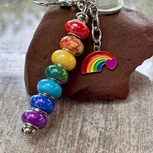 Rainbow Pride-fidget-tashanger met kralen: handgemaakt zintuiglijk accessoire