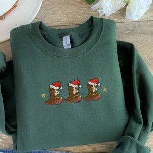 Cowboy Christmas Sweatshirt, Retro Christmas Sweatshirt, Western Santa Sweatshirt, Cowboy Holiday Sweatshirt, Cowboy boot sweatshirt