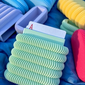 Estuche para cartas de juego ondulado