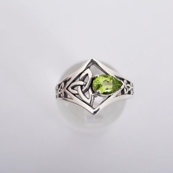 GaelSong 925 Sterling Silver Trinity Knot Ring with Peridot Jewelry for Women Daughter's Birthday Present Size 5-10