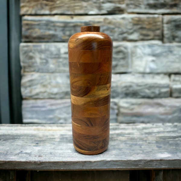 Vaso in legno di acacia tornito, intagliato a mano