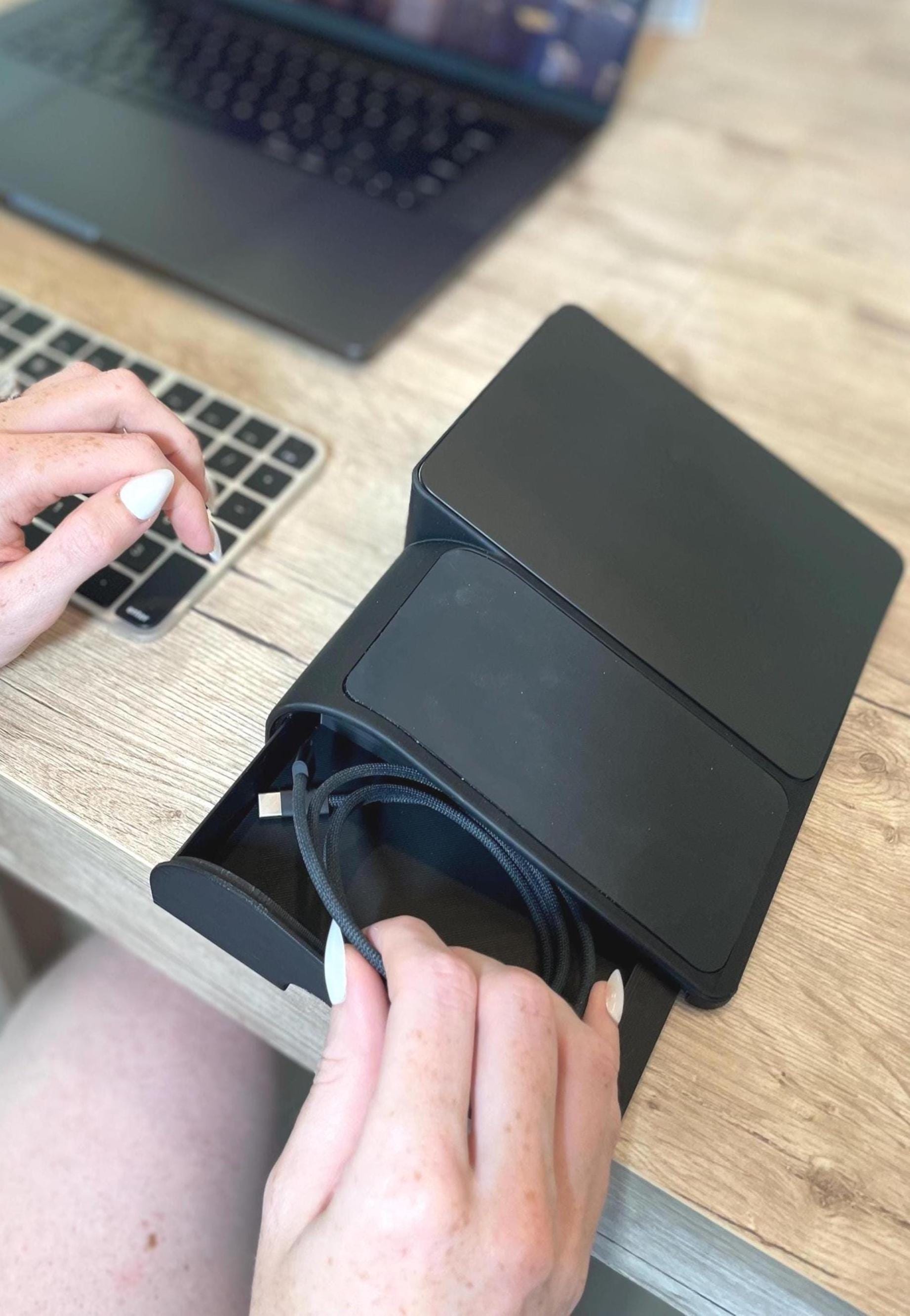 人間工学に基づいたMagic Trackpadスタンド | 20度の角度で手首の負担